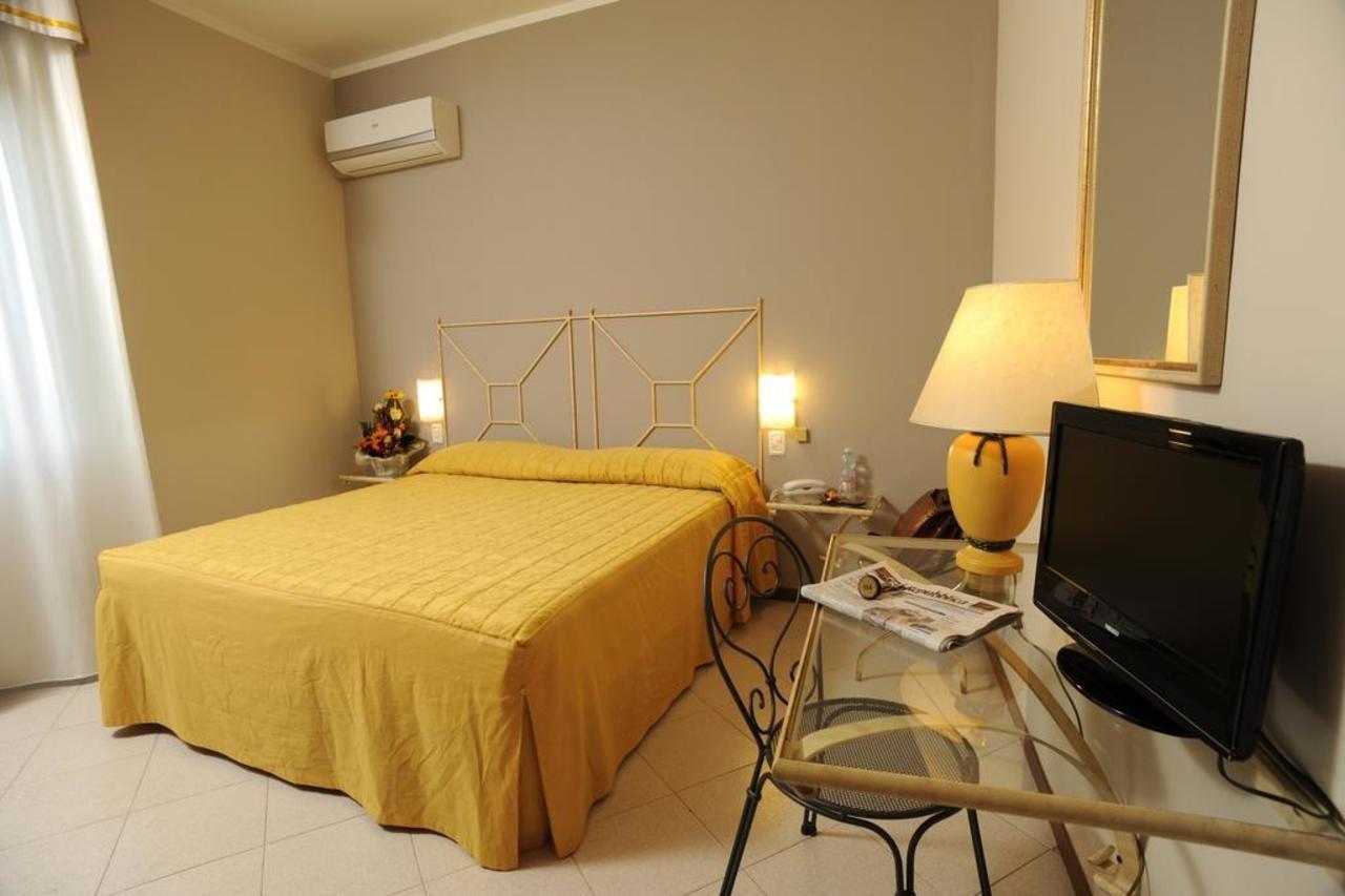 Hotel Europa ريغلو المظهر الخارجي الصورة